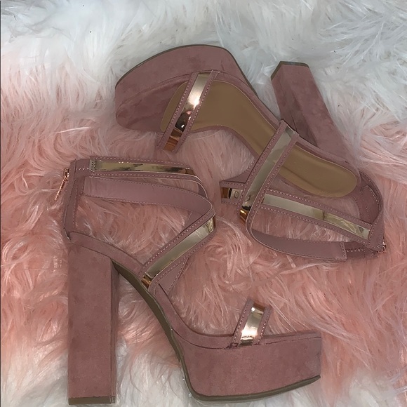 Heels 💕 - Picture 2 of 3